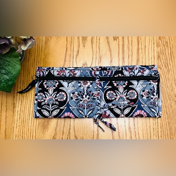 💥BLACK FRIDAY SALE $199 (was $249)💥 NEW 6 Vera Bradley Bags in ORNATE BLOOM - Picture 14 of 16